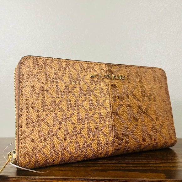 Michael Kors Multi Signature Print Phone Wallet NWT​​​​​ - Picture 1 of 4